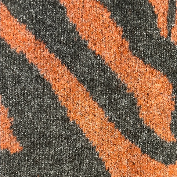 JOSEPH A Size Large NWT Rust Gray Animal Print Pullover V-Neck Sweater Zebra - Picture 5 of 9